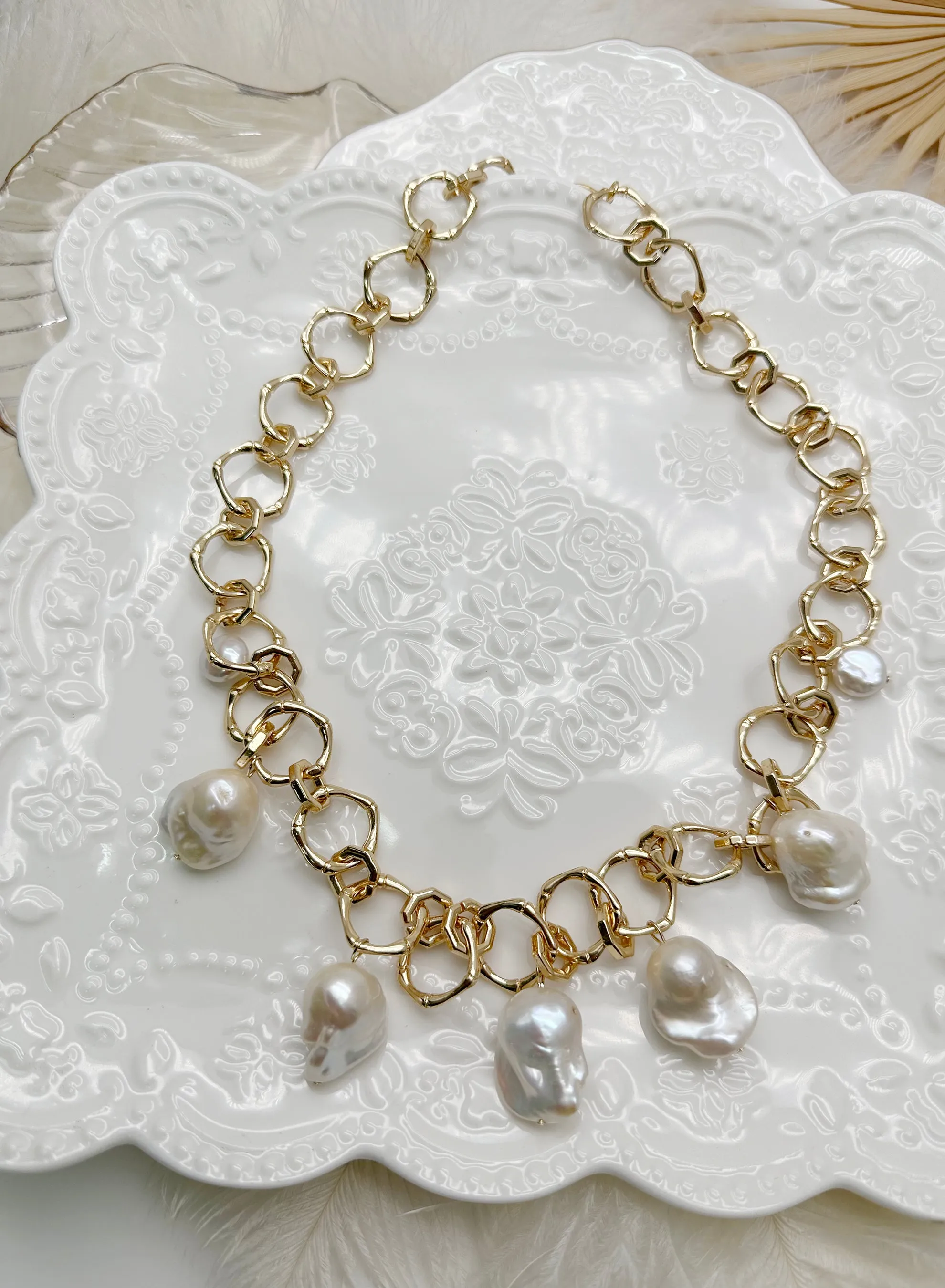 Baroque Pearls Pendants Modern Chain Necklace KN004