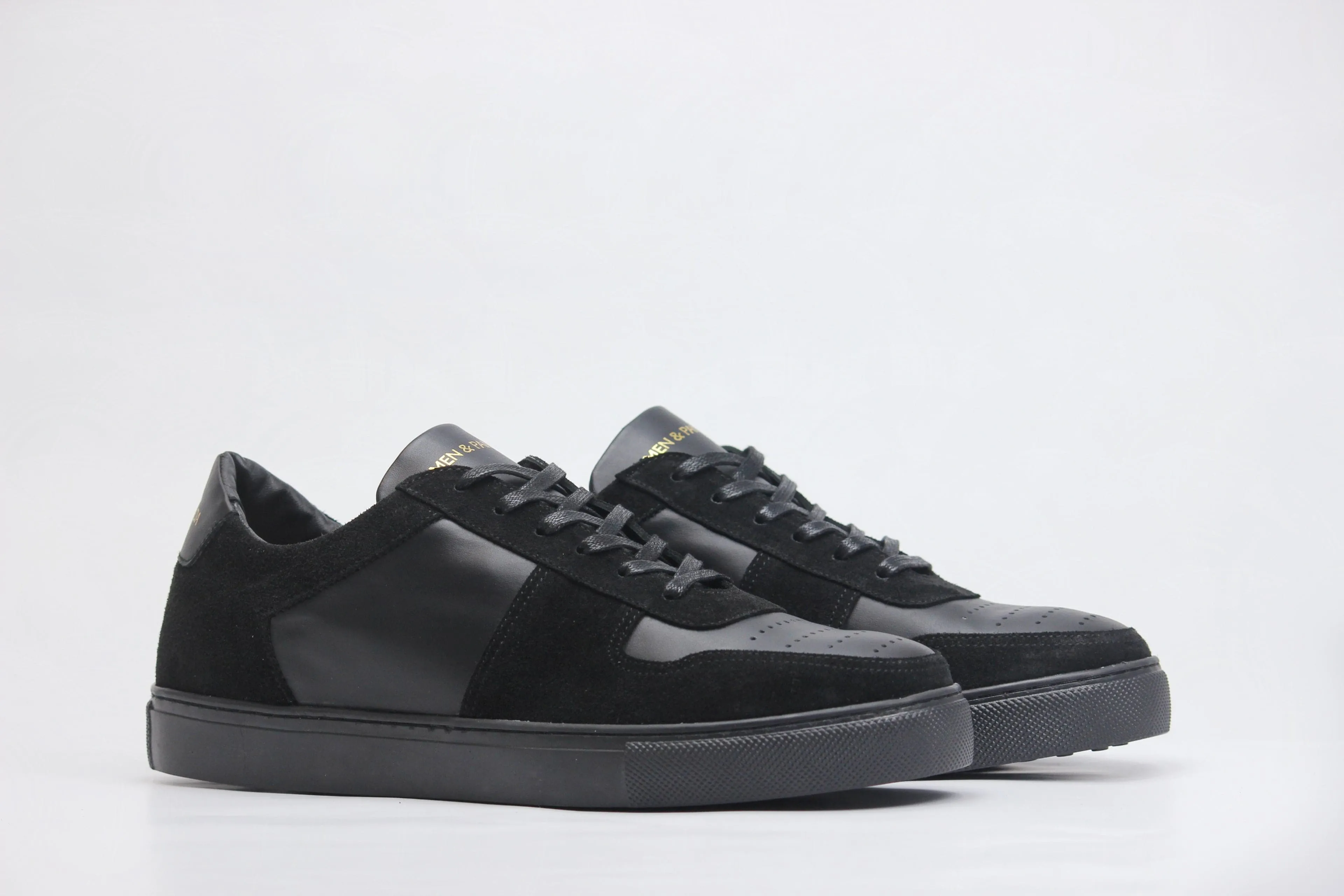 Sneakers BASE en cuir noir - daim noir